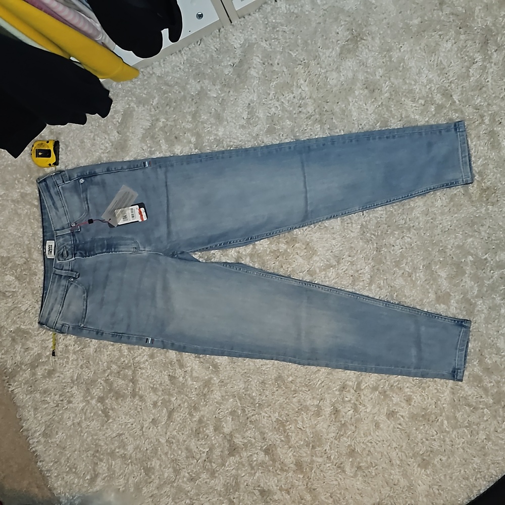 NWT Women's Tommy Hilfiger jeans (size 6/ Waist 28)